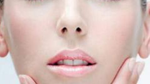 上海復(fù)旦醫(yī)院割雙眼皮收費(fèi)貴嗎？醫(yī)生技術(shù)如何？