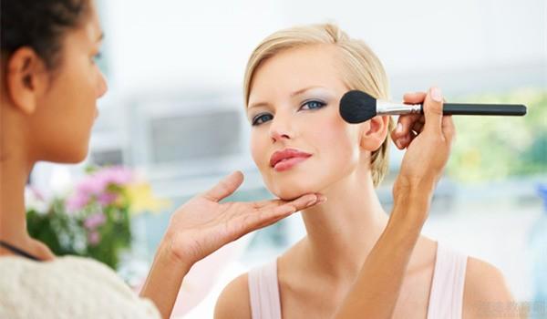 2023鄭州微創(chuàng)手術(shù)去頸紋榜上前十醫(yī)生(李家彪、張坤陽(yáng)、鄒海濱實(shí)力口碑樣樣不差)