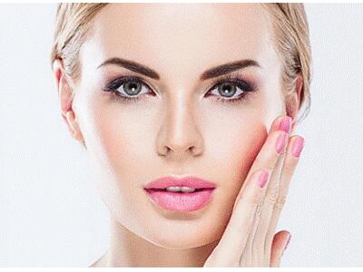 北京隆胸醫(yī)生排名升級(jí)，王明利率先嶄露頭角，兩種技術(shù)各有特長(zhǎng)