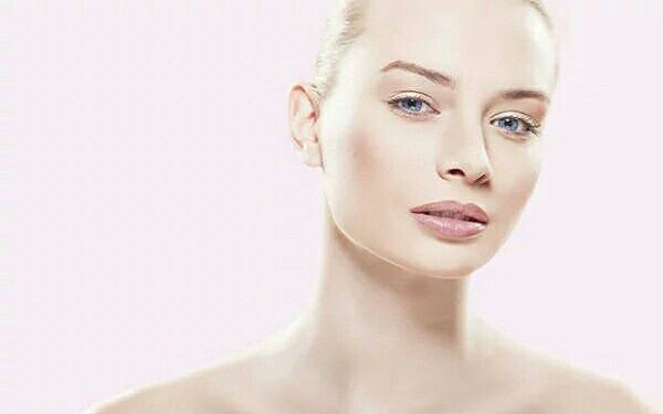 金勇圭進(jìn)行顴骨磨削，完美呈現(xiàn)大方臉到小V臉的華麗轉(zhuǎn)變