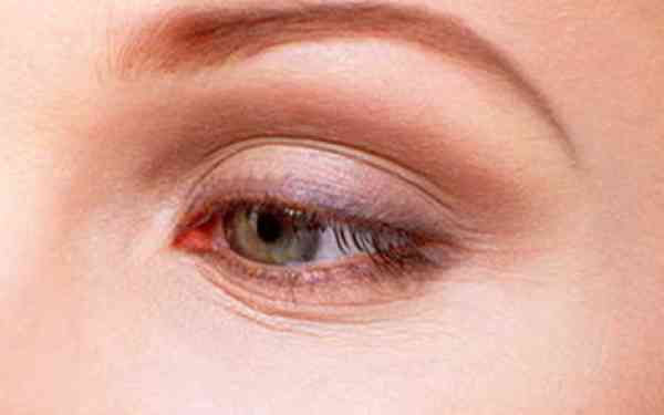 陽(yáng)光湯躍明沐浴豐滿的容顏，煥發(fā)膠原蛋白魅力！