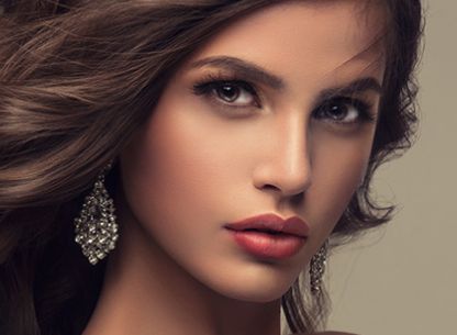 高考結(jié)束后女孩糾結(jié)假期計劃：嘗試抽脂減肥瘦身？效果如何？