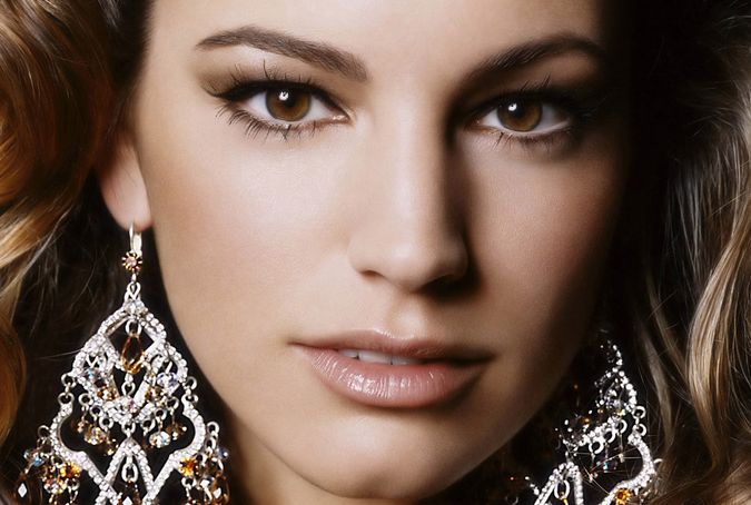 讓肌膚瞬間煥發(fā)光彩，告別毛孔困擾，撥云見日！