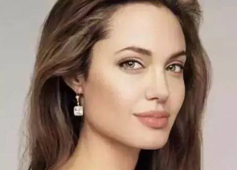 自體隆胸手術(shù)：安全有效還是潛在風險？解析手術(shù)效果與副作用