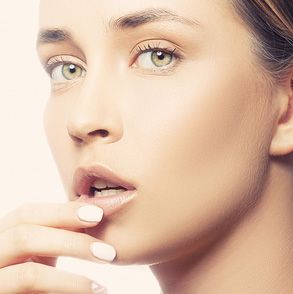 申世京臉部整容風(fēng)波揭秘！成為目光焦點(diǎn)的這個(gè)秘密是什么？