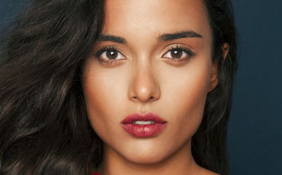 整容前丑陋程度讓人匪夷所思，整容后變成笑容可掬的奇跡