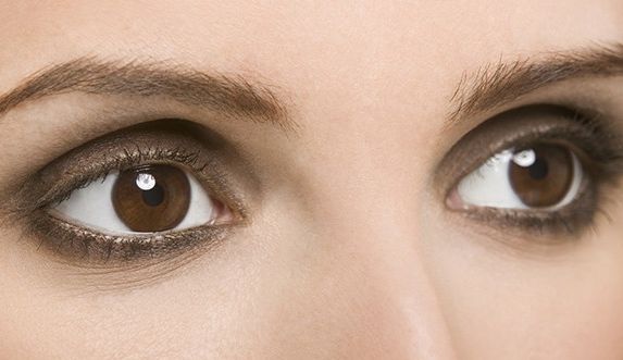 去眼袋手術(shù)有哪些副作用？完整解析！