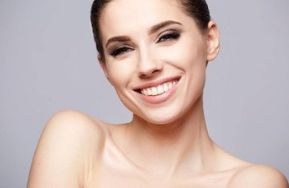 如何解決頭發(fā)油膩又脫發(fā)的煩惱？了解有效應(yīng)對方法