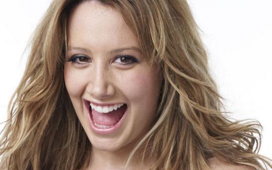 隆胸手術(shù)：熟悉手術(shù)的切口位置及術(shù)后束胸衣使用時(shí)長(zhǎng)