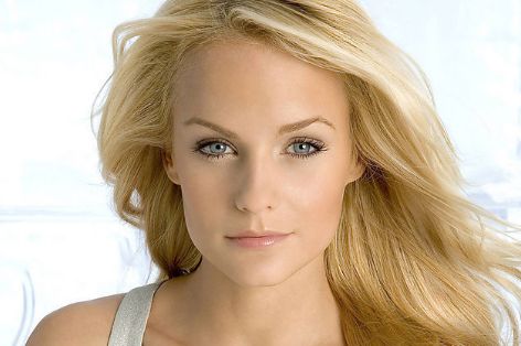 16歲未成年是否適合進行整容手術(shù)？深度解讀年輕人整容風險！