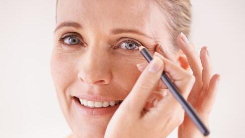 蜂蜜去斑丨蜂蜜美容功效，全面解析蜂蜜祛斑的妙用！