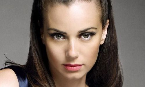 逆襲人生：她如何在成為單親媽媽后重拾自信，綻放光彩？