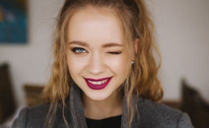 杜若溪變臉前照，網(wǎng)友驚呼面目全非