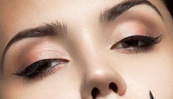 上海九院眼部整形權(quán)威專家推薦，雙眼皮手術(shù)效果一流