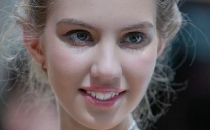 大連頂級眼修復(fù)專家陳德裕醫(yī)生：事業(yè)成就與個人魅力共賞