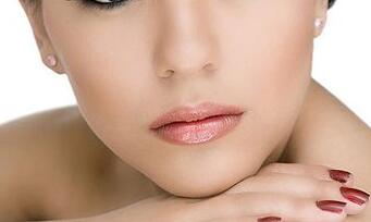 國外女明星為何鐘情于擁有古銅皮膚厚嘴唇的魅力？！