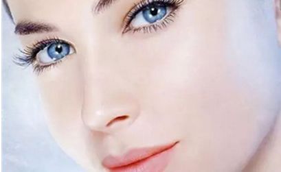 聶云飛下巴角度大氣優(yōu)雅！極致展現(xiàn)流暢線條！