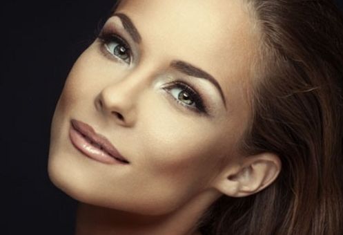 北京市有許多知名的脂肪隆胸醫(yī)生，今天我們來(lái)為大家介紹一下排名前十的實(shí)力醫(yī)生以及他們的價(jià)格表。