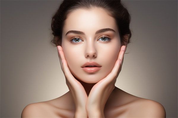 豐太陽(yáng)穴術(shù)：打造完美面部輪廓