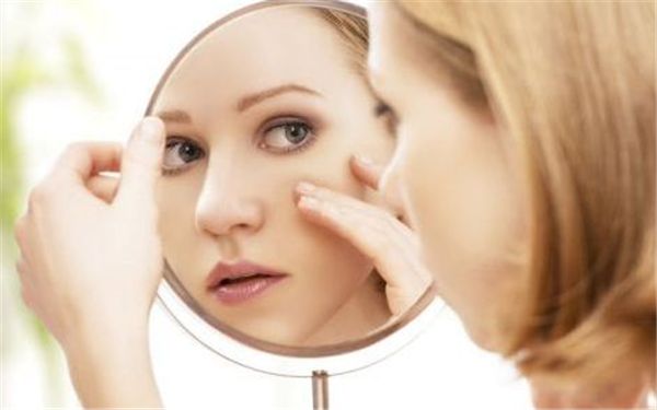 耳軟骨隆鼻，靠譜嗎？會(huì)不會(huì)穿出來(lái)？