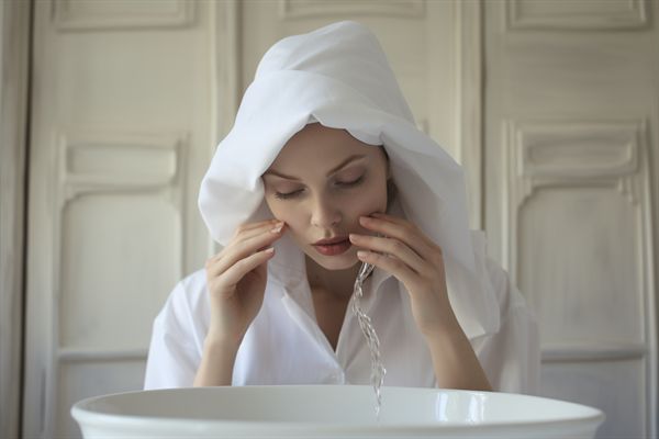 醫(yī)院還是整形機(jī)構(gòu)更適合割雙眼皮？四點(diǎn)解析，輕松選擇！