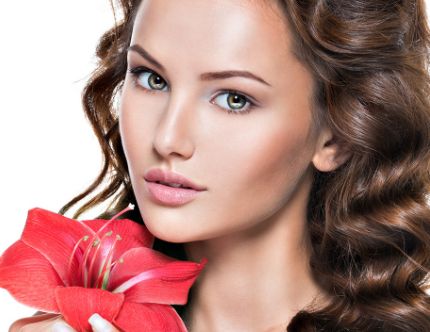 隆鼻硅膠和膨體對比：曼特波與自體肋軟骨優(yōu)缺點(diǎn)詳解