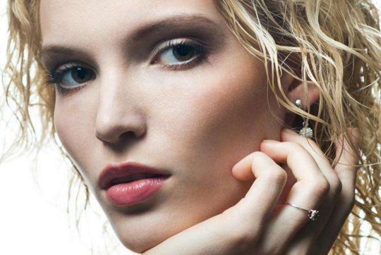 上海倪鋒中下面部拉皮效果實(shí)測(cè)：3個(gè)月后容光煥發(fā)，重現(xiàn)年輕輪廓