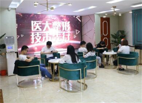 成都醫(yī)大醫(yī)院整形科