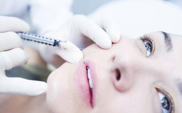 重慶整形醫(yī)院綜合評價：公私醫(yī)美實力大PK，誰強誰說了算！