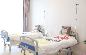 南京美范整形美容診所激光祛眼袋效果如何？激光祛眼袋價格多少錢？