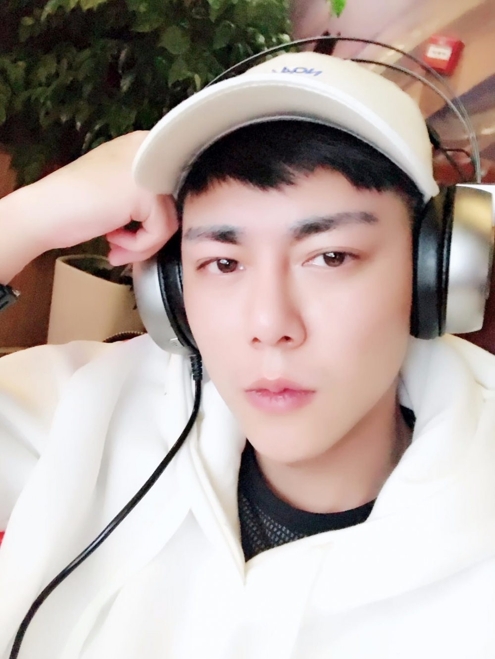 濟寧名美醫(yī)療整形醫(yī)生李唯少假體隆鼻+耳軟骨墊鼻尖真實案例效果對比圖 濟寧名美醫(yī)療整形醫(yī)生李唯少假體隆鼻+耳軟骨墊鼻尖真實案例效果對比圖