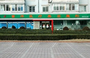 大連董萍整形假體隆鼻效果能持續(xù)多久？術后注意事項有哪些？