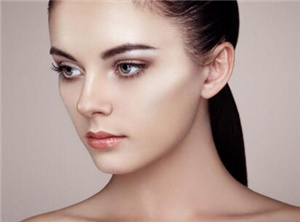 成都蜀尚蓉雅美容整形醫(yī)院假體隆鼻