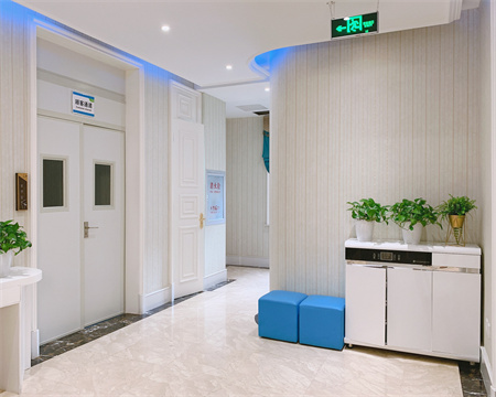 義烏德?tīng)柮揽歪t(yī)療美容門診部_走廊