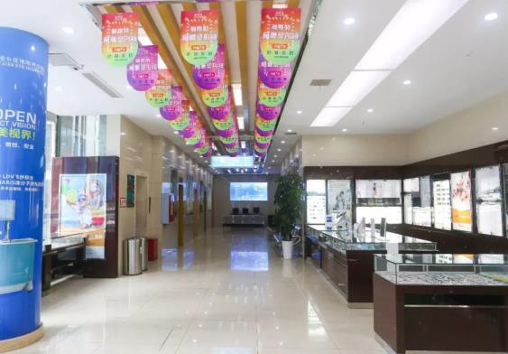 宜賓愛(ài)爾優(yōu)視眼科醫(yī)院_配鏡大廳