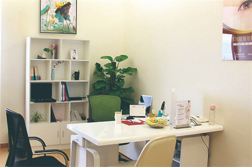 延吉董昌林醫(yī)學美容醫(yī)院_咨詢室