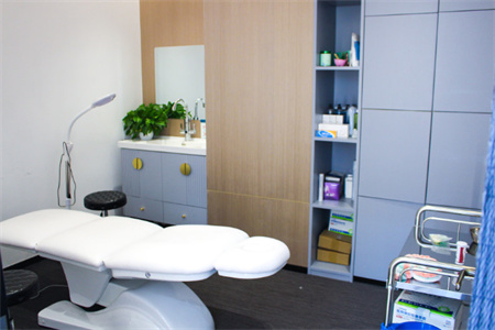 杭州仁術(shù)仁眾醫(yī)療美容(旗艦店)-儀器室-024797.jpg 杭州仁術(shù)仁眾醫(yī)療美容(旗艦店)-儀器室-024797.jpg