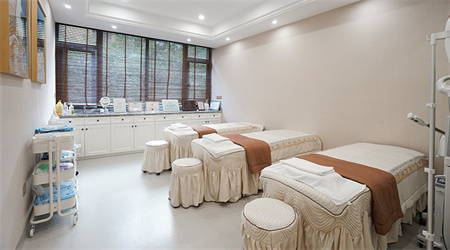 襄陽(yáng)海峽醫(yī)療美容門診部_皮膚治療室