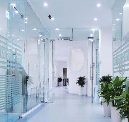 襄陽(yáng)號(hào)爾口腔門(mén)診部_醫(yī)院走廊