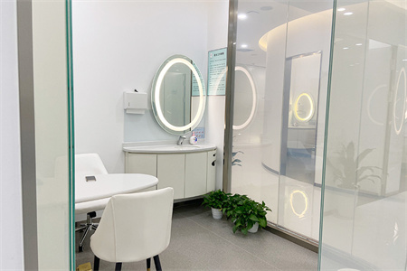 西寧依蘭醫(yī)療美容診所_咨詢室