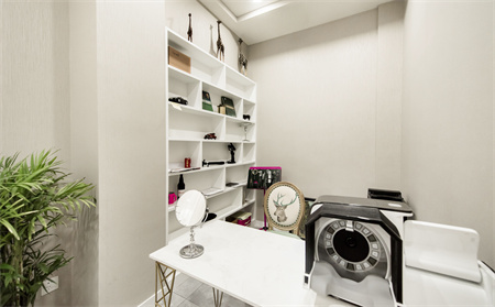 西雙版納曼弄楓美之峰醫(yī)療美容門診部_皮膚治療室