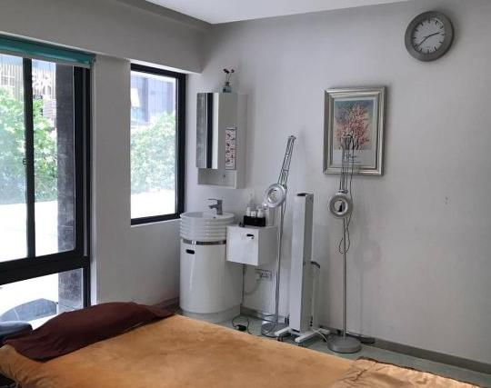 西安潘朵拉醫(yī)療美容門(mén)診部_皮膚治療室