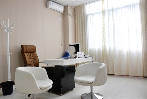 武漢新時(shí)尚醫(yī)學(xué)整形美容門診部_咨詢室