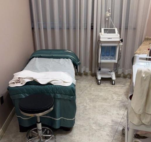 天津華亦俏醫(yī)療美容門(mén)診部_治療室