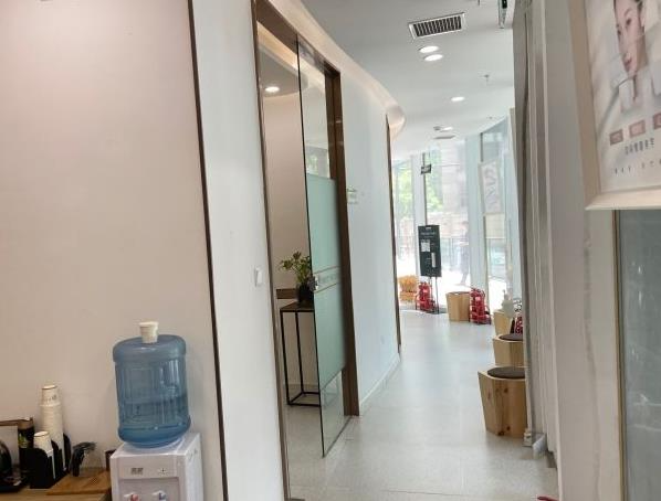天津鷲尾薈醫(yī)療美容診所_走廊