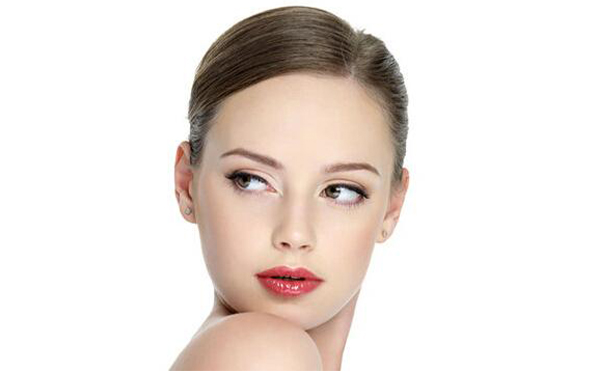 顴骨整形手術(shù)有風(fēng)險(xiǎn)嗎?