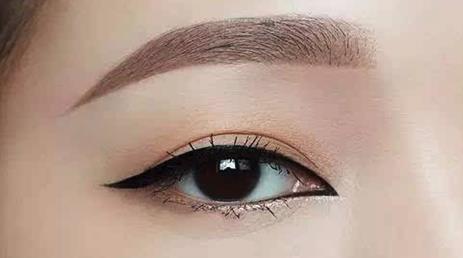 水泡眼是怎么形成的？